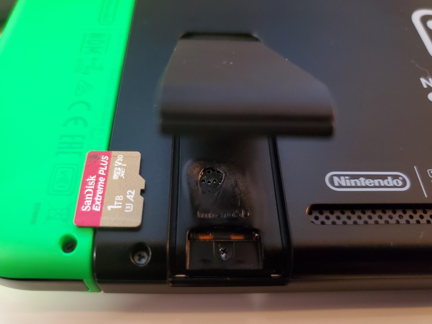 Вы сейчас просматриваете MicroSD на 1TB от SanDisk расплавила Switch